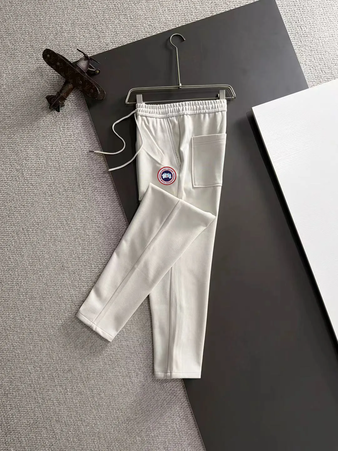 Next day shipping P360 Big Goose 2025 new autumn elastic band casual pants, thick counter-customized fabrics, high breathability and comfort, impeccable details, brand element design concept, reflecting high quality. It feels delicate and soft! It presents a casual cut and the upper body shape is great! Size: M-3XL